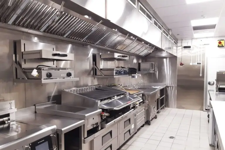 Úvod Cropped FostersHollywood1 768x511